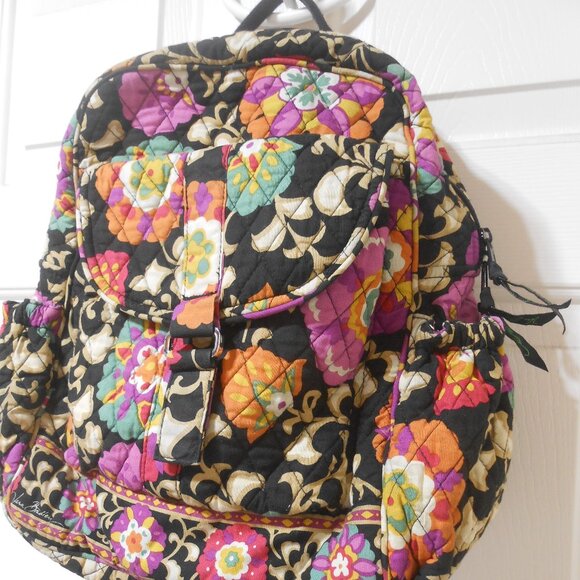 NICE VERA BRADLEY QUILTED FLORAL CLOTH BACKPACK ZIPPER BAG 2 SIDE POCKETS ๐ฉ - Picture 1 of 9